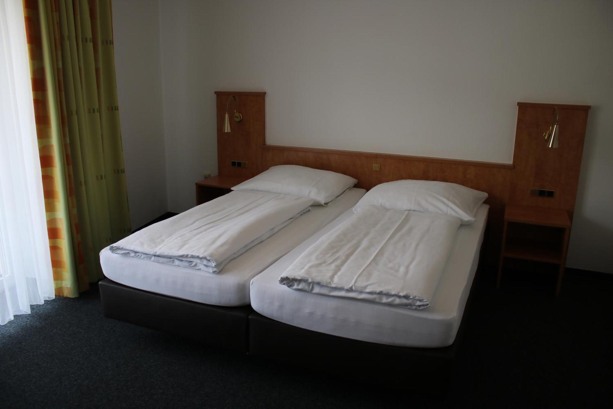 Hotel Zur Post Weilheim an der Teck Exterior photo