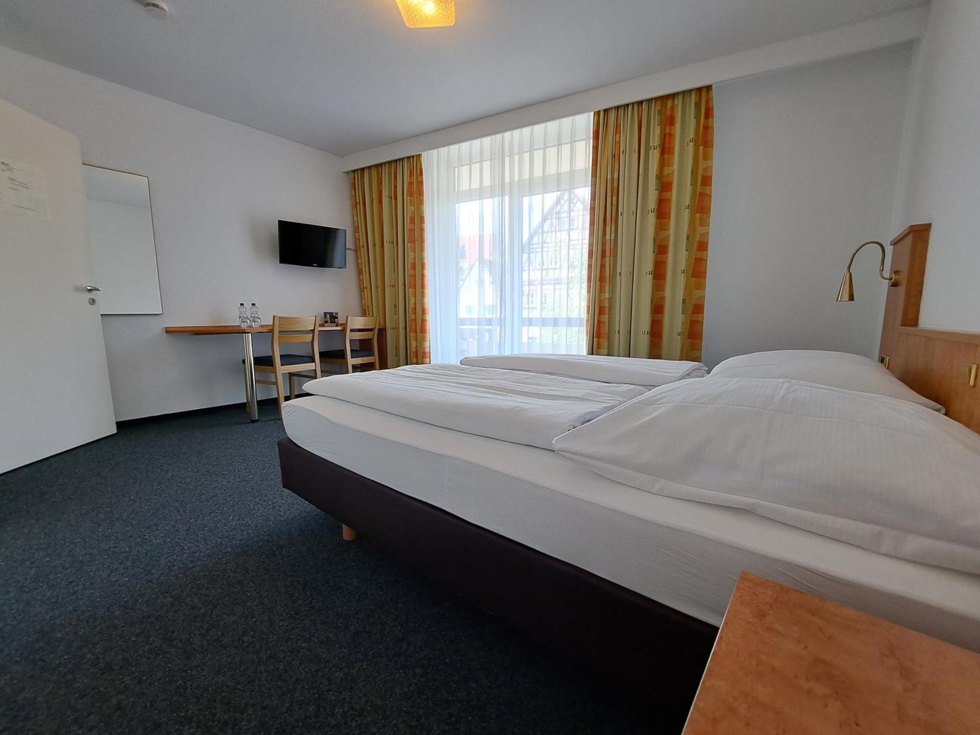 Hotel Zur Post Weilheim an der Teck Exterior photo
